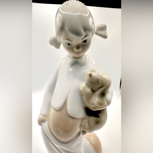 RARE Adorable Vintage Nao Lladro Young Girl in Pj's with Puppy Dog, High Gloss - Picture 6 of 8